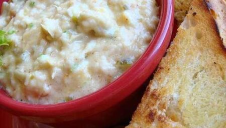 Warm Cheesy Artichoke Dip